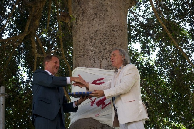 Il Sindaco José Munoz ringrazia M.Lippi dopo la performance