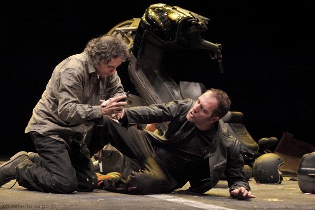 Valerio Mastandrea e Valerio Aprea al Teatro Morlacchi di Perugia con Qui e Ora | dal 6 al 10 Marzo