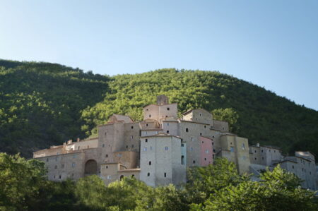 Postignano, un Castello all’orizzonte per un concorso d’arte contemporanea 14.06
