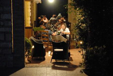 LA BUONA TAVOLA COME A CASA: la Magia del Natale ad Assisi in Agriturismo agriturismo assisi il giardino dei ciliegi - ristorante estate