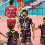 Beretta esulta con il gruppo