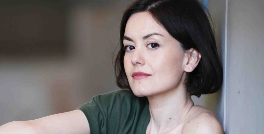 Ilaria Falini in KATE FINN – IL MENO PER IL PIÙ