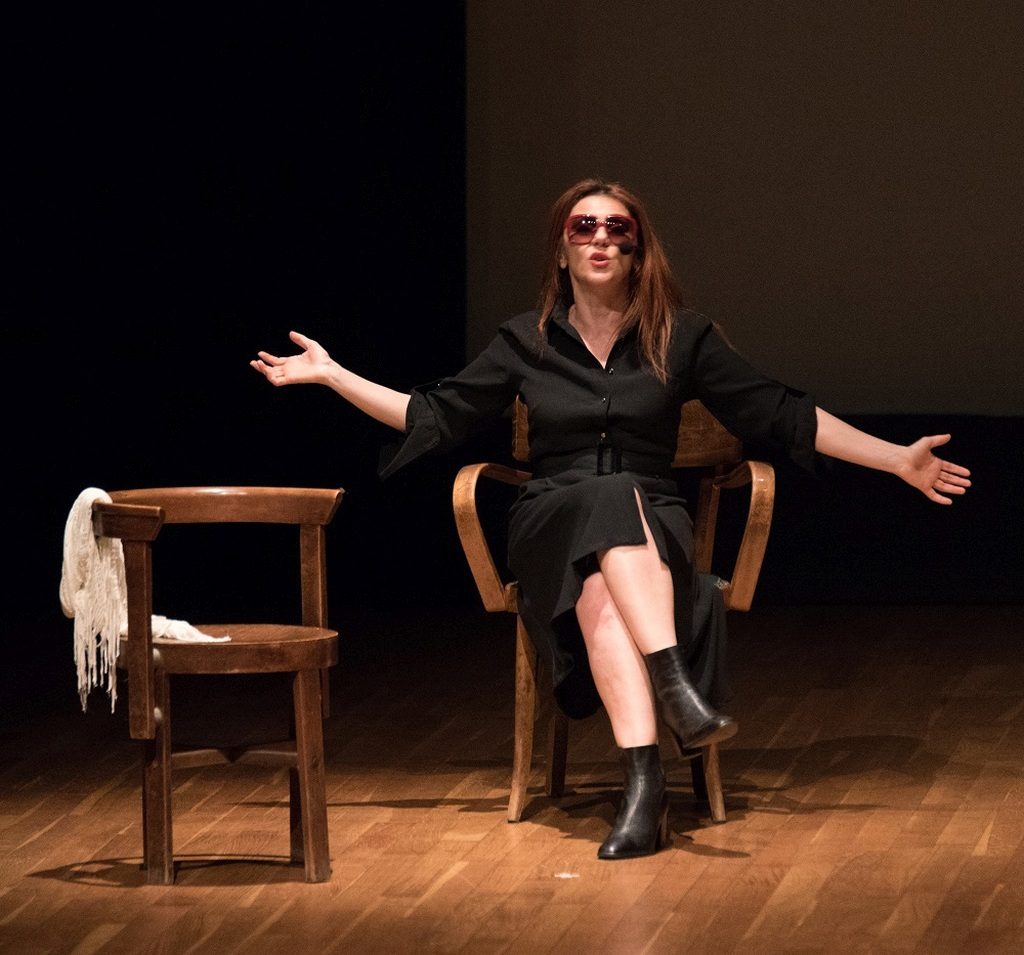 DUE DONNE AI RAGGI X al Teatro Morlacchi di Perugia