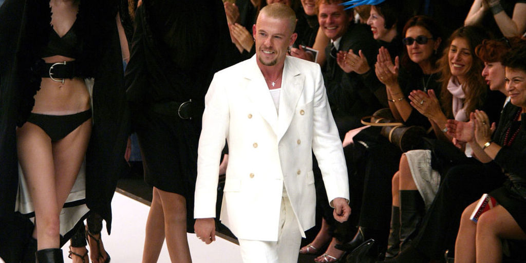 Alexander McQueen – Il Genio della Moda al PostModernissimo